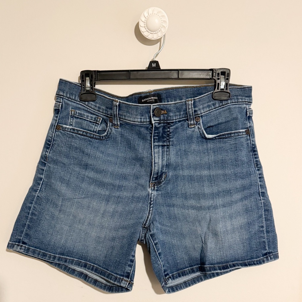 Banana Republic Denim Short (Size 8)